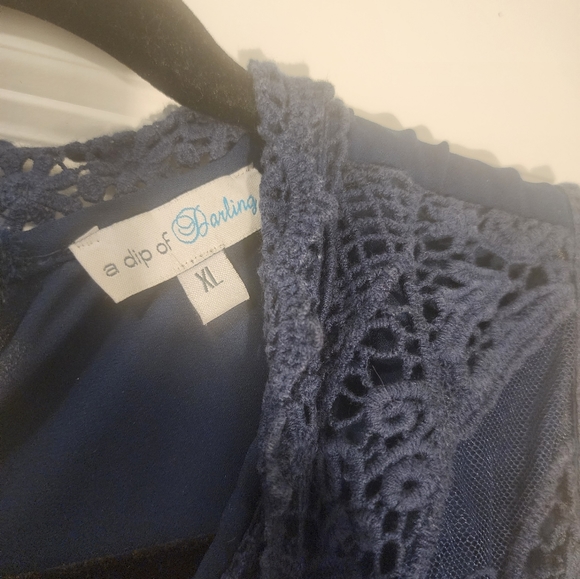 Lace Detail Sleeveless Blouse - Picture 2 of 2